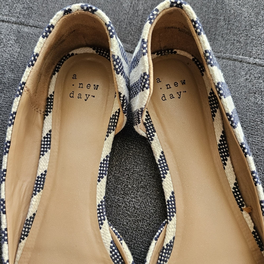 A New Day Striped Textile Slipper Shoes with Bows. SZ 8 - Picture 8 of 15